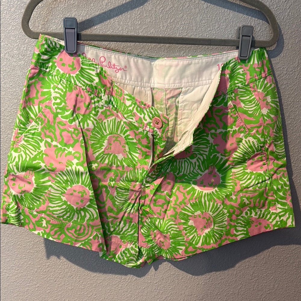 Lilly Pulitzer Green and Pink Bermuda Shorts Vibrant Tropical Print EUC